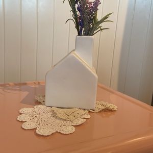 KIKKERLAND porcelain Little White House vase